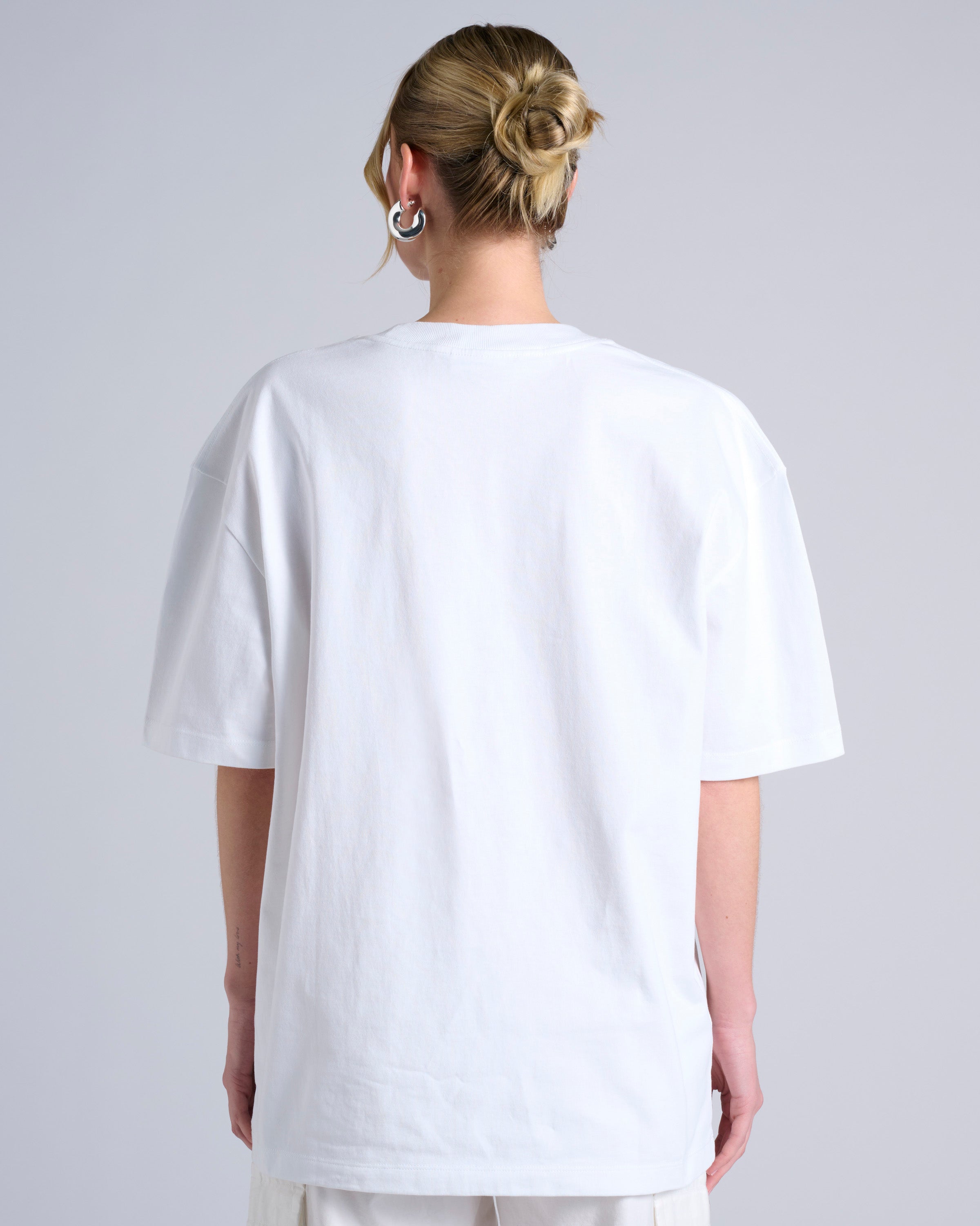 CHAV9QN_CHWHTWIT_7_1754289395000