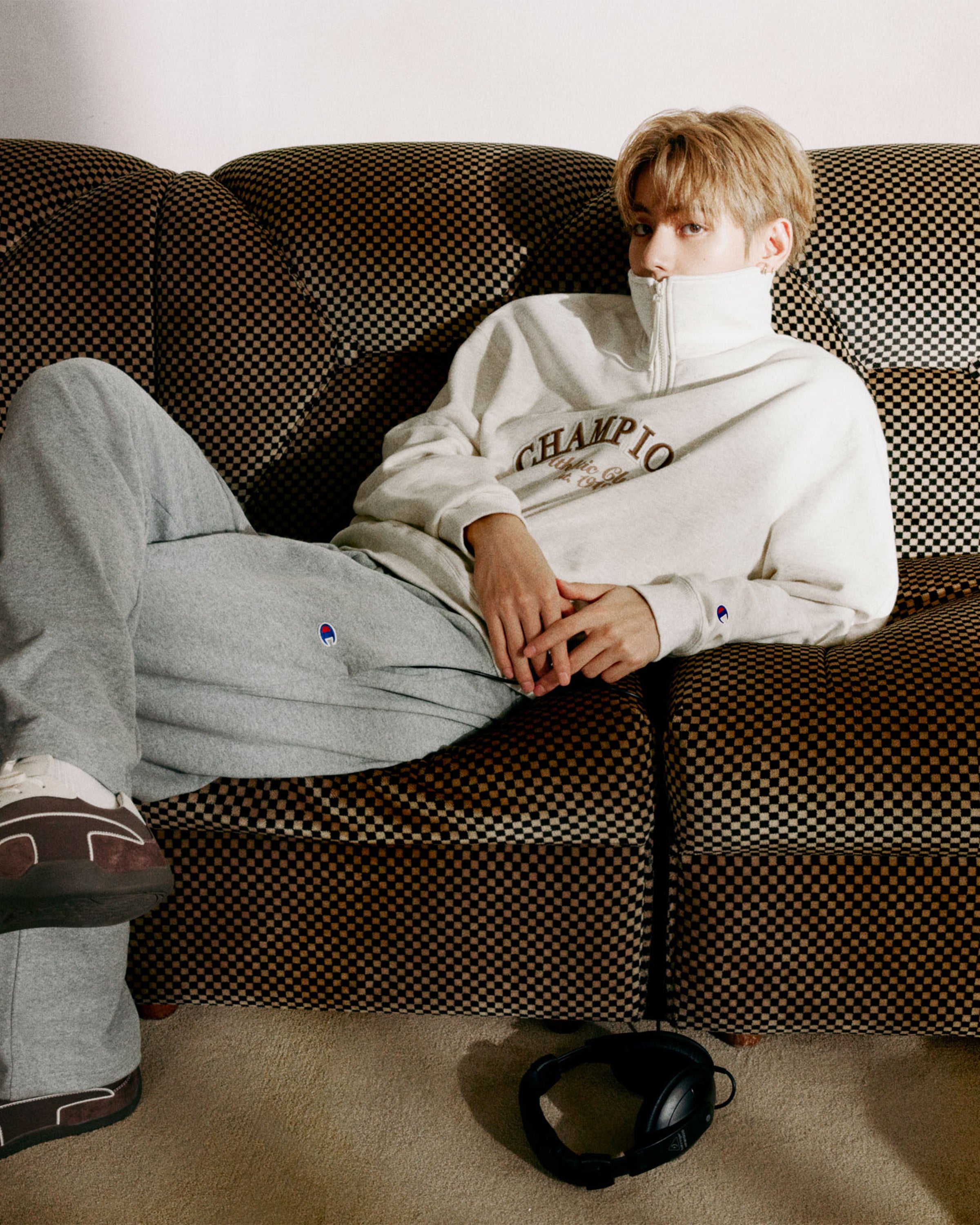 V Quarter Zip Sweat