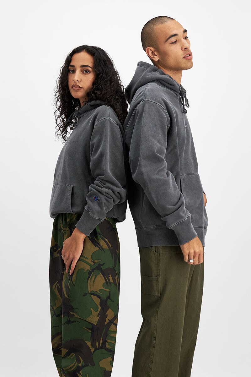 CHAMPION Reverse Weave Centre Script Hoodie | AV8VN