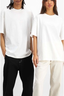 ISLA (SHE/HER) IS 179CM TALL AND WEARS SIZE S AMD PATRICK (HE/HIM) IS 185CM TALL AND WEARS SIZE L.