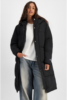 Amaani (She/Her) wears size S and is 170cm tall with 81cm chest and 64cm waist