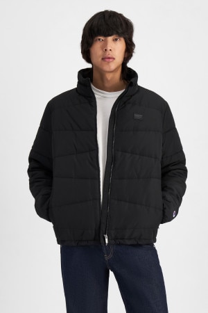 Xin (He/Him) wears size M and is 184cm tall